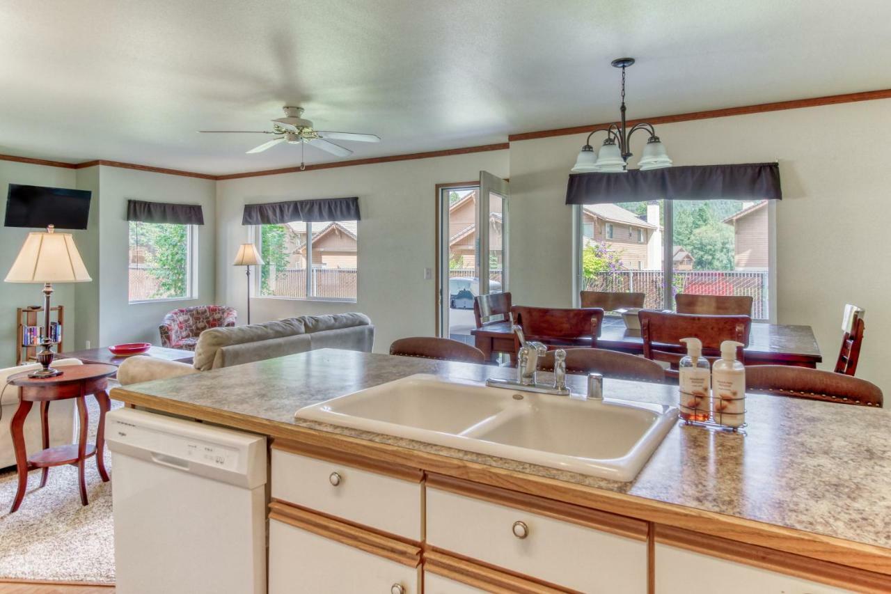 3 Bed 2 Bath Apartment In レブンワース エクステリア 写真